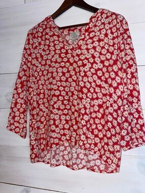 St. John's Bay Red Daisy V-Neck Blouse Women’s Size Medium